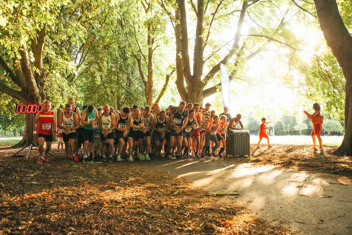 WeRunEaling's tweet image. 1 week until the EHM Sunset Mile - have you signed up? A great chance to get that road mile PB on our fast, flat UKA course. bit.ly/2kP9eDN

#EHMLegacy #EHMSunsetMile #EalingMile #EalingFeeling