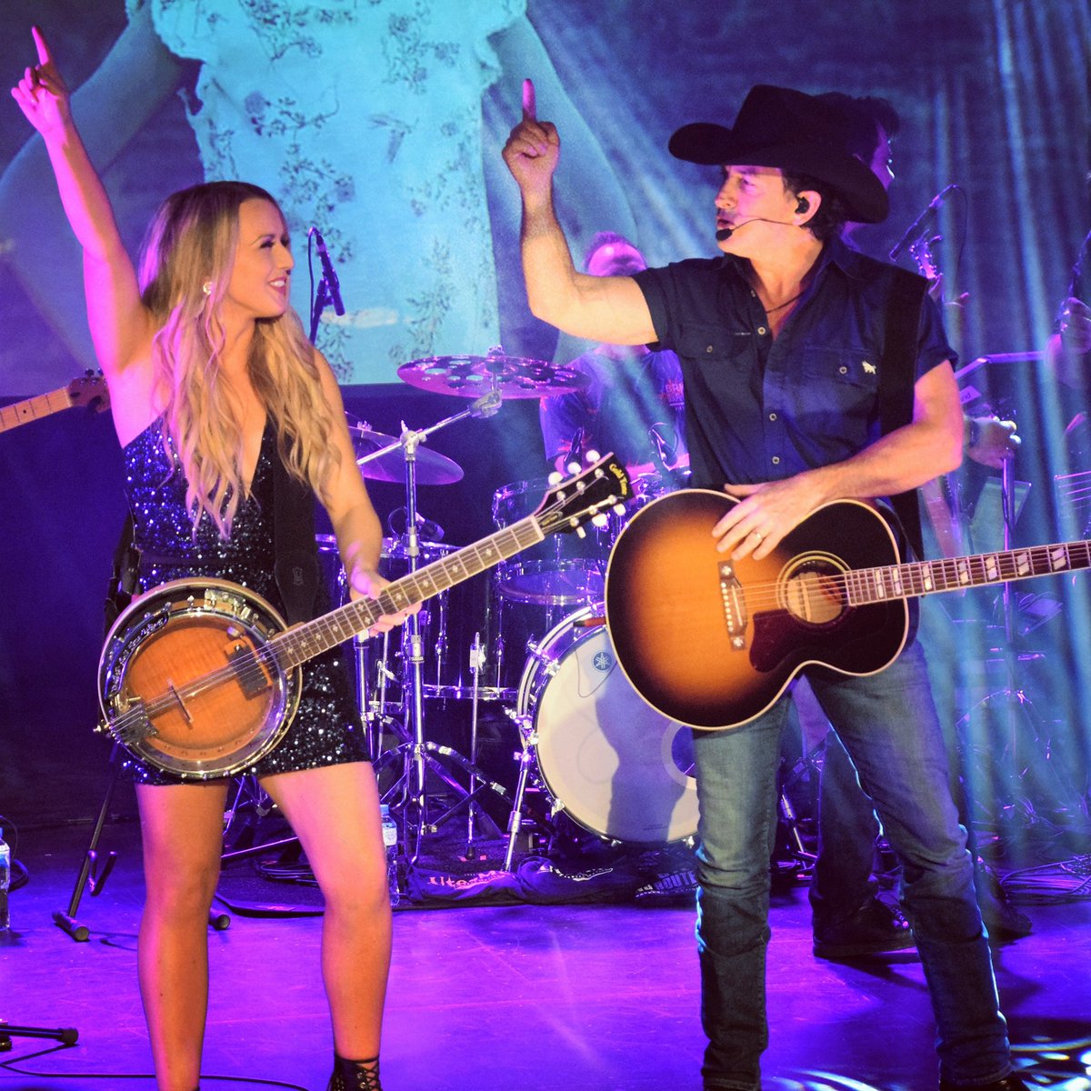 christielambmus's tweet photo. Hands up if you’re ready for tonights show? 🙌🏻
@leekernaghan
See you tonight Adelaide!
#BackRoadNation #LeeKernaghan #WolfeBrothers #ChristieLamb https://t.co/moAzgj37Oi