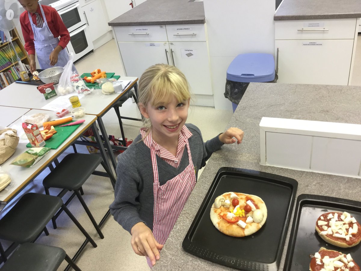 dodderhill's tweet photo. Here @dodderhill our Year Four and Five pupils have been making smiling face pizza in their Food Tech lesson. Looking forward to seeing you tomorrow for our Open Morning from 10.00am - All are welcome!
#greatschool https://t.co/P35iPKzJqA