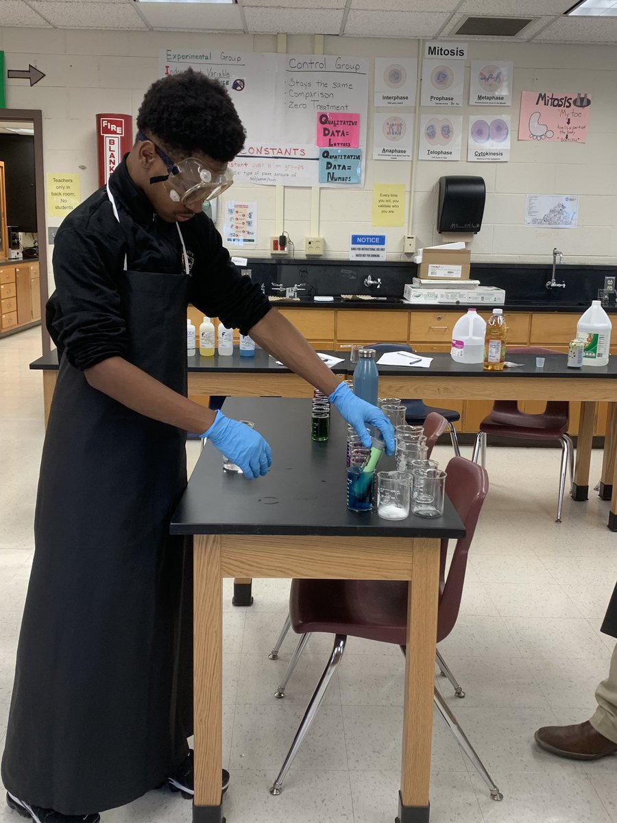 science_anderso's tweet photo. This cabbage indicator #pHLab could not have turned out more beautifully. #DualEnrollment #Biology @CarverAcad #CCPS_Science https://t.co/qh7JfUaN21