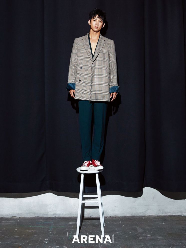 2pmalways's tweet photo. [51k IG]
#OkTaecyeon_CoolMoments💕
#Pictorial @arenakorea 💖
.
#OkTaecYeon #arena_October #ARENA_HOMME #photoshot #THEGAME #TowardsZero #comingsoon 
https://t.co/ps0c3AZD6j https://t.co/hh9q8Pyh6F