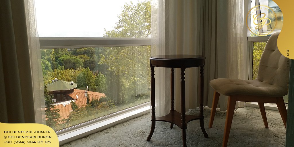 للاستمتاع بإطلالات المدينة الساحرة مع من تُحب متعةٌ ليس لها مثيل، أمّا عندما يتعلق الأمر بالأسرّة، فالمُشاركة خيارٌ مستحيل! يحظى ضيوف هذه الغرفة بسرير مُزدوج بحجم كوين؛ لينعموا بليلةٍ هانئة في أجواءٍ من الراحة والاسترخاء في مساحتهم الخاصة .
للاستكشاف احجز الآن