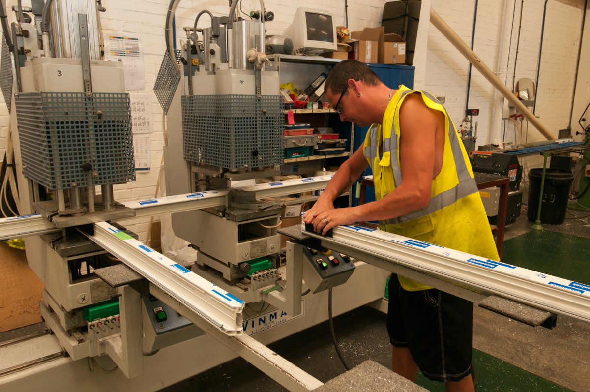 TradesmithLtd's tweet image. Busy day today! Lots of windows to make @DeceuninckUK