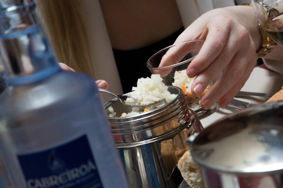La_Bodeguilla's tweet photo. Así empieza nuestro menú degustación 2019. Caldito de puchero al momento en cafetera italiana. ¿Os habéis animado ya con él? https://t.co/xryaRkcFrZ