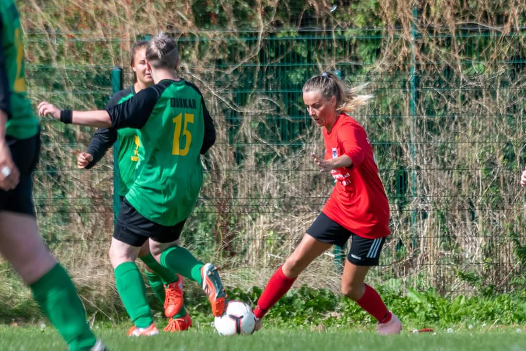 PonteSnSLadies's tweet photo. Your Squad for Sun,
3 changes from last week,@rachhenderson91 returns from hols,Jade Brownridge comes in after injury,New signing Alix Seal makes the squad after signing this week,All 3 replace Nat Woollard broken ankle,Lottie Miller unavailable &amp; Chloe Winn Drops out this week https://t.co/0sphxtGE5e
