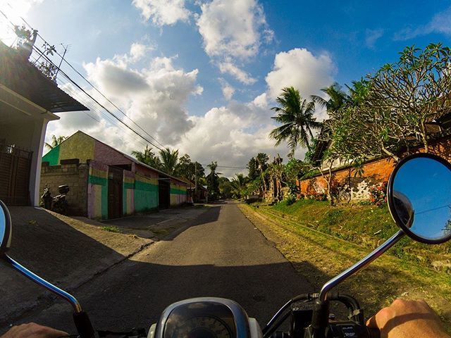 danieljbento's tweet photo. Discovering #Ubud in the proper way ⠀
.⠀⠀⠀
.⠀⠀⠀
.⠀⠀⠀
.⠀⠀⠀
#baliindonesia #visitindonesia #travelindonesia #backpackingindonesia #visitindonesia #wanderlust #portuguesesnomundo #portuguesesemviagem #happymind #happymindtravels https://t.co/c7hQzJTTMj https://t.co/SM1egrOPnn