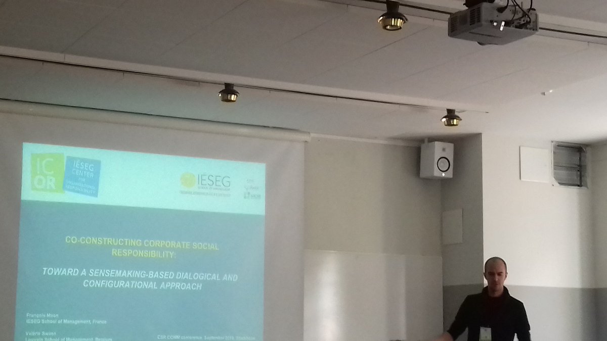 CSR_Comm's tweet photo. @FrancoisMaon presents the Best Paper awarded study #CSRCOM19 #sensemaking #sensegiving https://t.co/lTIYpIyQzS