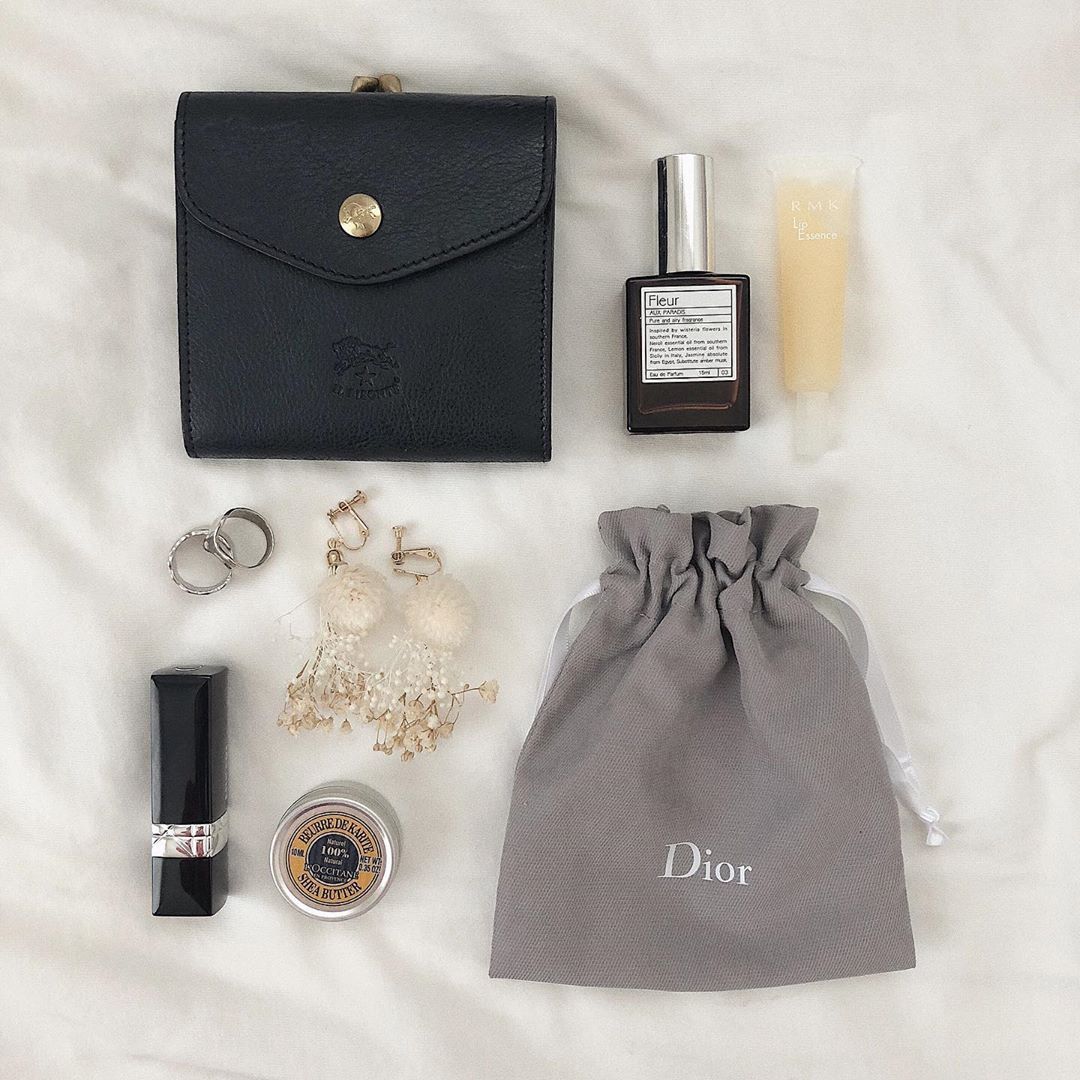 Mery Di Twitter 美人は荷物が少ない 説 カバンの中に最低限入れておきたい必需品を把握して美人度を高めて カバンの中身 美人 必需品 T Co 1gdinxz9zr