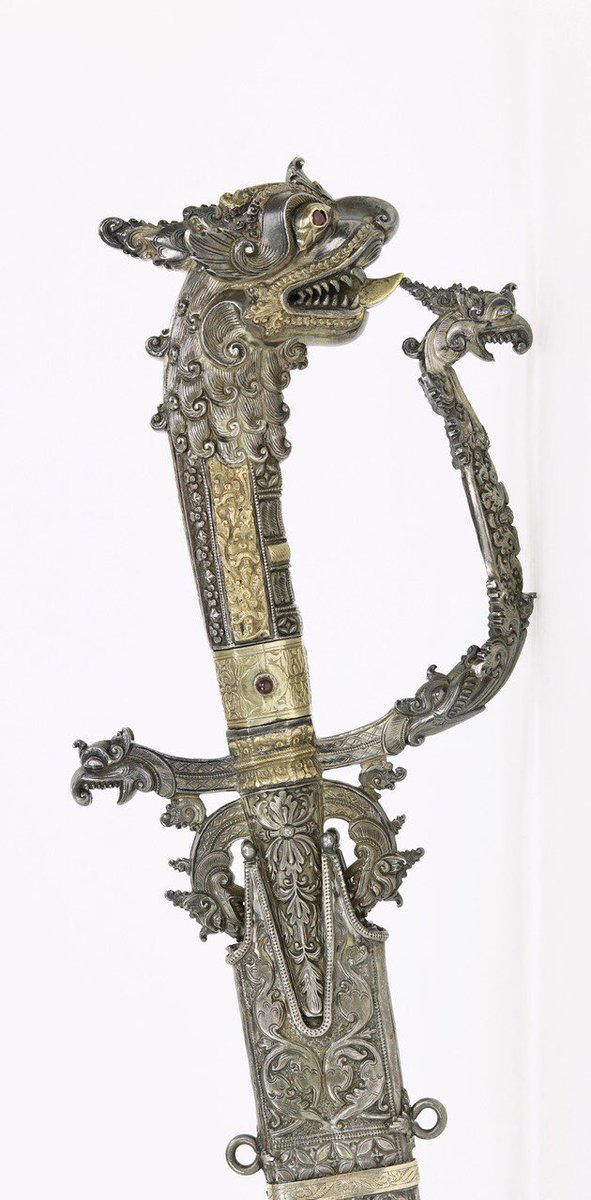 We are delighted to welcome Peter Dekker for his debut this Saturday at the Fifth Antique Arms Fair, he will be showing a number of pieces including this fine Sinhalese kasthāné, late C18th.
@depeterdekker @mandarinmansion #armsandarmour #armsfair #olympia #kastane
