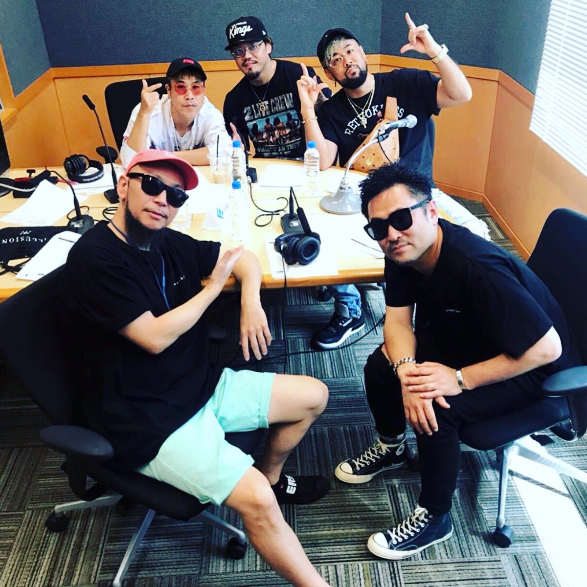 FullOfHarmony_'s tweet photo. 本日9/20(金)21時〜は
FM FUKUOKA にてレギュラーラジオ
「音Maniacs」OA💥
ゲストにLL BROTHERSをお招きして
います！昔の日本のR&amp;Bシーンや出会った頃の話など。是非チェックしてください。
radiko→
https://t.co/njVGwgpuhg
#fmfukuoka #fullofharmony #音maniacs 
#llbrothers #sugarshack #ssjp https://t.co/oizP8olXW5
