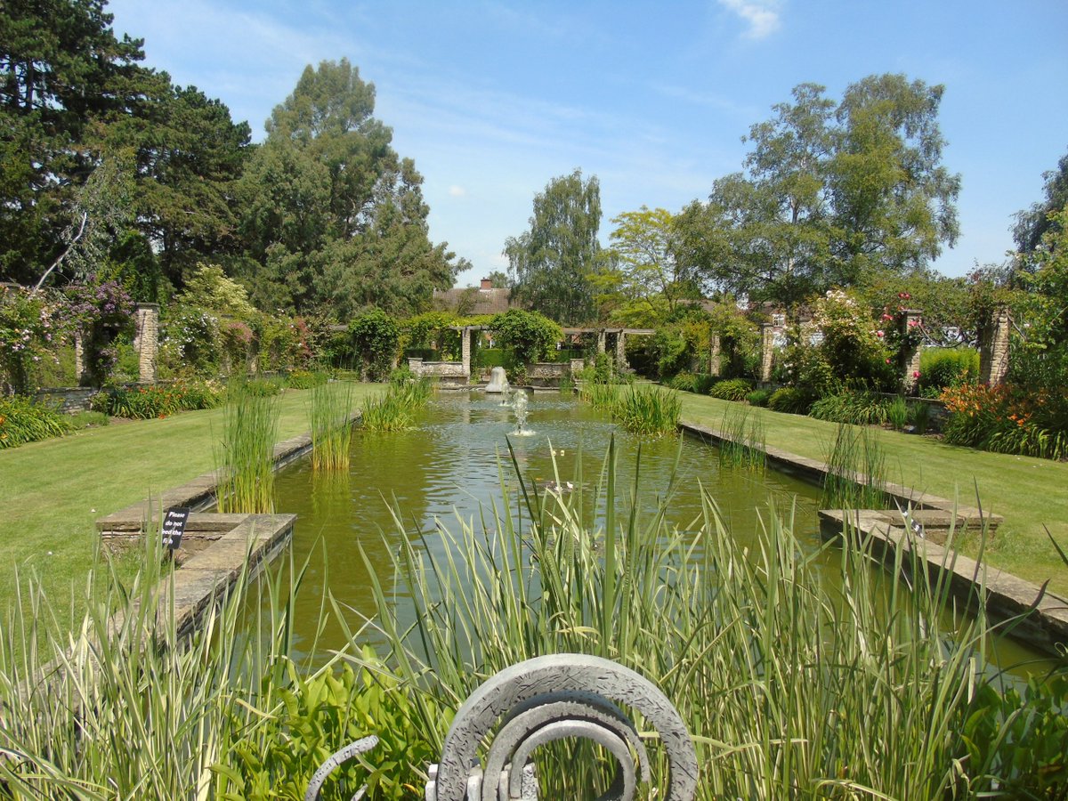 Oadby_Wigston's tweet photo. #TheGardenBorough has achieved its 10th Gold Award in the East Midlands in Bloom competition! ๐ฎ๐๐น A huge congratulations & thank you to Pride of the Borough, OWBC employees & all other local groups & businesses that were involved. ๐๐#EastMidlandsInBloom #PrideOfTheBorough https://t.co/oLknWvJ7C3