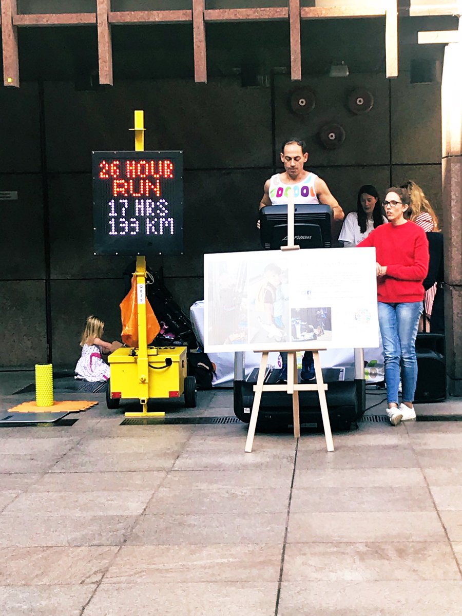 I left the office and Alex was there running. This morning he was still there and he keeps running until the end of this 26 hour-run for <a href="/HarrysPledge5/">Harry’s Giant Pledge</a>! Londoners and not in the city, come to encourage him at <a href="/BroadgateLondon/">Broadgate London</a> #runners #london #letsjustgetitdone #GoAlex 💪🏻
