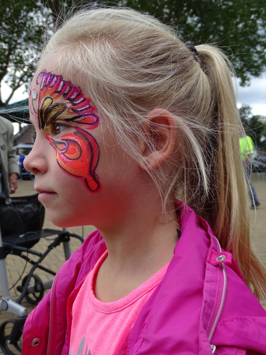 VMGHeusden's tweet photo. Kinderen kunnen zich morgen tijdens de Veiligheidsmarkt gemeente Heusden gratis laten schminken. https://t.co/gelpnMlPLl