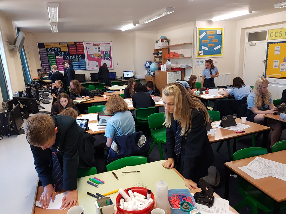 CCS_History's tweet photo. Yr 9 historians researching Chipping Campden using census, trade directories and old photos. #InspireEmpowerExcel https://t.co/pnyOP0HO1u