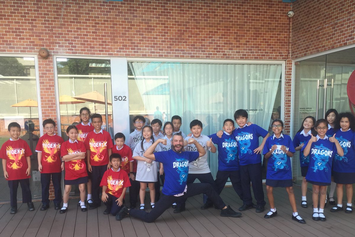CaptainGoga's tweet photo. Happy house shirt day! @aishongkong #redbrick125 https://t.co/iTfDDJQsGP