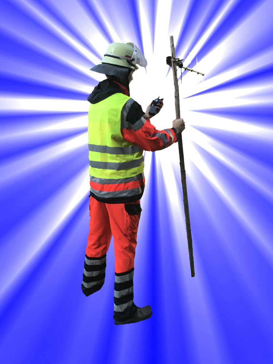 nootfunker's tweet photo. Die Warnweste garantiert, dass der professionelle #Nootfunker auch in unübersichtlichen Einsatzlagen stets eindeutig zu identifizieren ist. https://t.co/LueC8gpoID