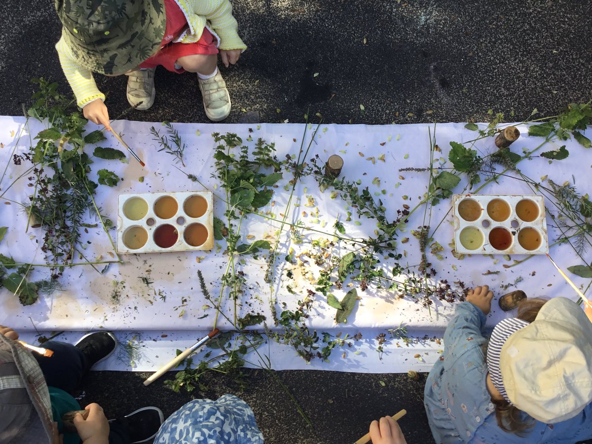 snap_forest's tweet photo. After an early morning forage the hop hedgerow and herbarium is set up for toddlers @snapgrosvenor to explore. A full sensory experience and an opportunity to practise some picking of their own. #snapforest #outdoorlearning https://t.co/5L6R26VEnS