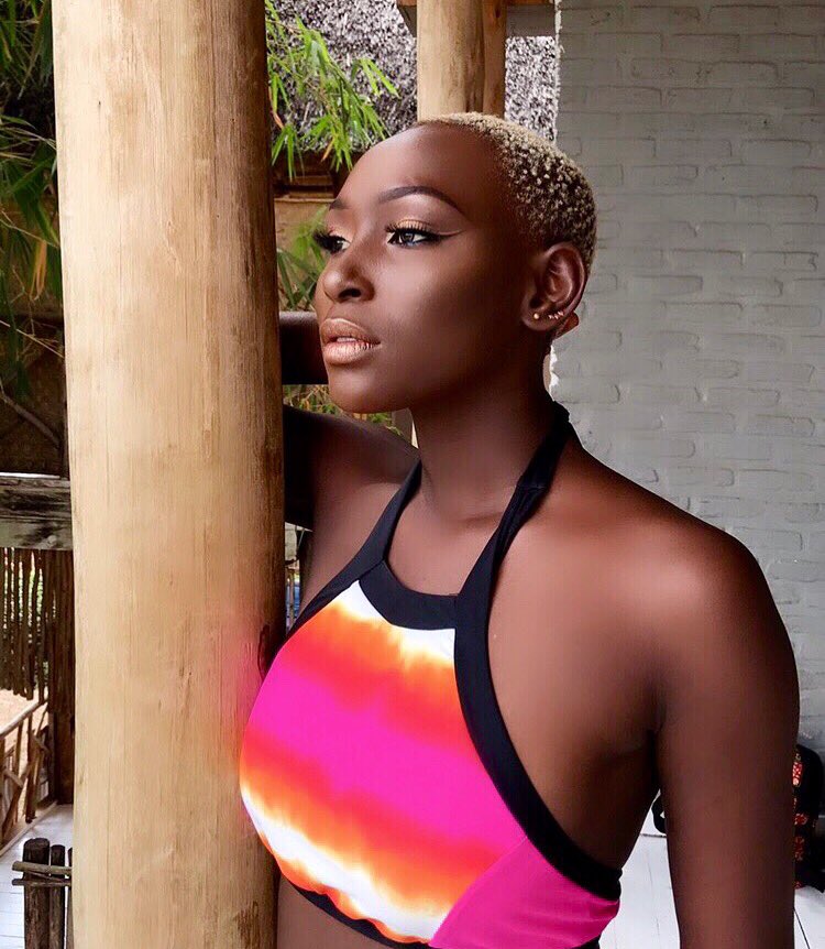 fancyliner1's tweet photo. I think I saw her in a magazine or maybe on tv “M E L A N I N “ beauty. 
Mua @fancy__liner 
Melanin queen @aline_amike .
#ndabishaka by @seynmusic .
#mua #makeupartist #kigali #melanin #rwanda #africa #gabon #ghana #lagos #naija #fancyliner #set #videoshoot #glow https://t.co/8UCxdsV75p