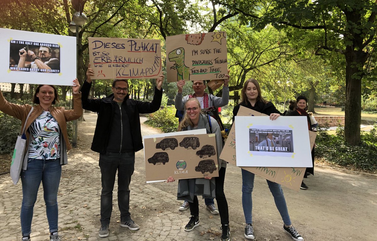 UuMacher's tweet photo. In #Frankfurt stabil! Weniger labern - mehr machen! 
#AlleFuersKlima #ClimateStrike https://t.co/BDGiFDybt1