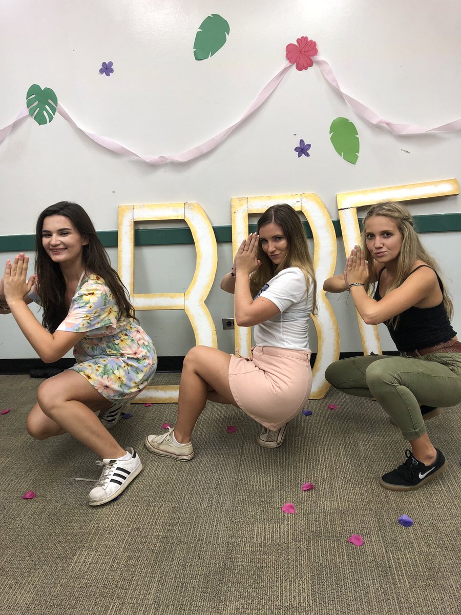 ohhelloaugust's tweet photo. Bid day and big little reveal. Nothing could be better💕 https://t.co/Y5t8Tkq5Ec