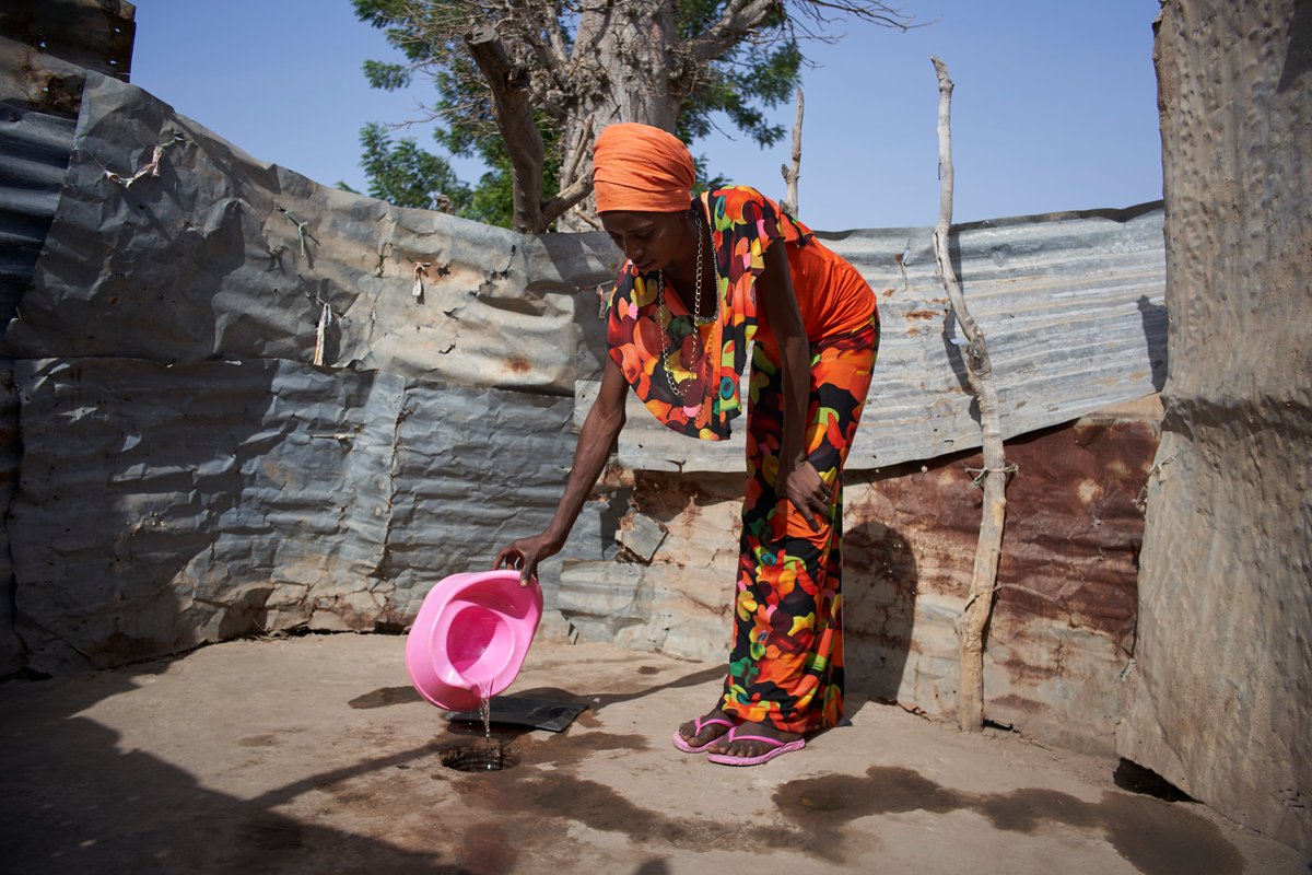1% of households in #Gambia practice Open Defecation.

Meeting the need for toilets of these households, will reduce the spread of diseases such as diarrhea.

We can make🇬🇲the first country in sub-Saharan Africa to be open defecation free. #FridayMotivation

#ForEveryChild.