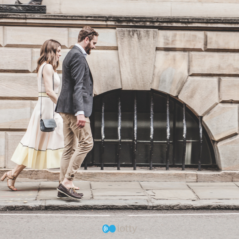 iotty_italia's tweet image. Scegli di passare una serata fuori senza troppi pensieri. 🥳La #modalitàvacanza di #iotty è perfetta per queste occasioni grazie alla funzione che simula la presenza di qualcuno in casa anche quando non ci sei. #smarthome #smart #tech