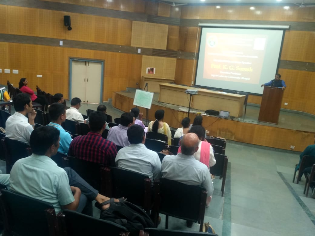 nnagasti's tweet photo. Prof @kg_suresh speaking on Leadership and Communication skills to Assistant Professors in the training programme at #CPDHE University of Delhi. https://t.co/pDGRsKkw46
