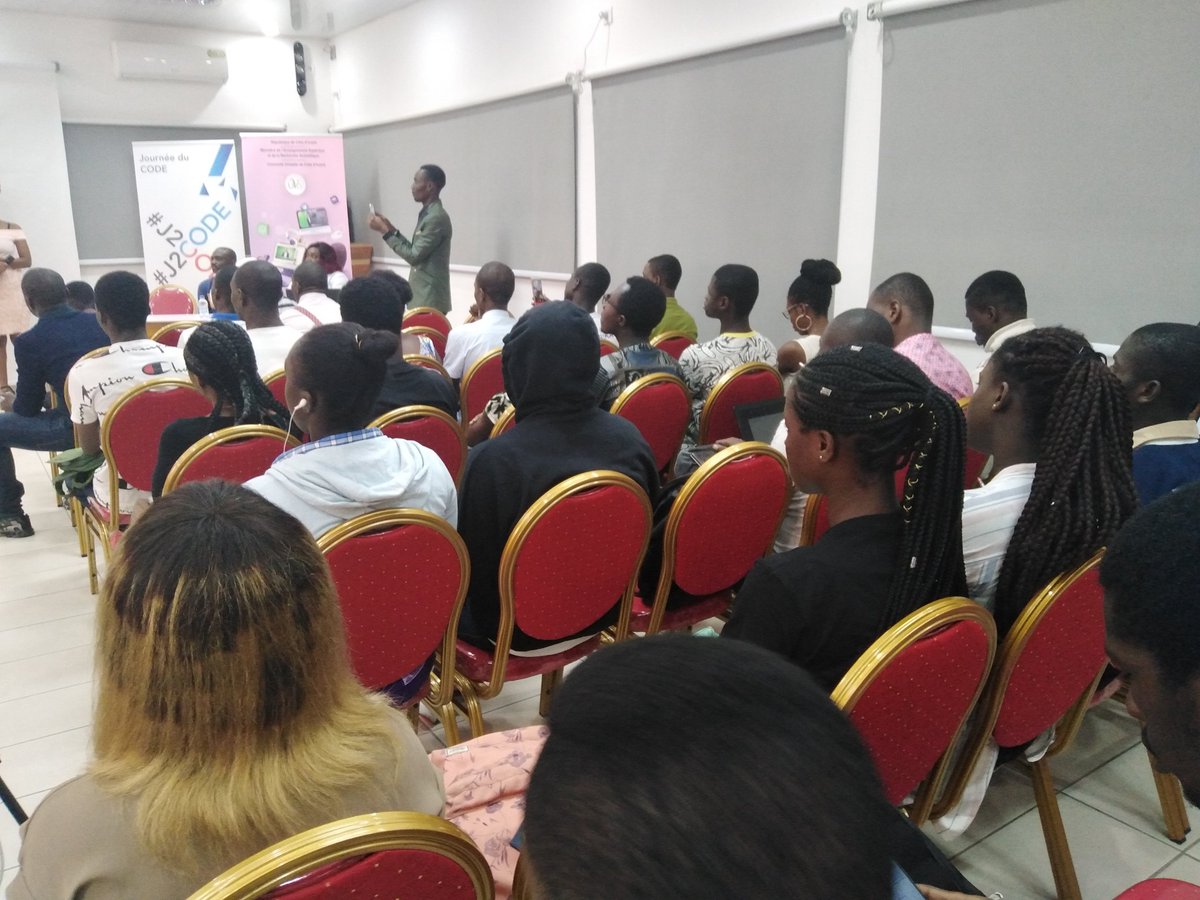info_tech2's tweet photo. #J2CODE_UVCI #J2CODE
debut de la journée du code https://t.co/eBt14c9uQD