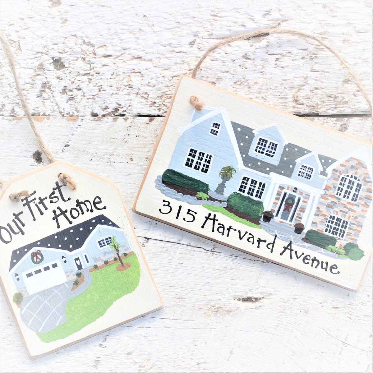 MeemsMeemsMeems's tweet photo. Really love this, from the Etsy shop CountryTags. https://t.co/zqQBWr5gyV #etsy #housewares #homedecor #newhomeornament #personalizedgift #housewarminggift #customhouse #houseportrait #newhousegift #ofgteam https://t.co/BRFZDb6mps