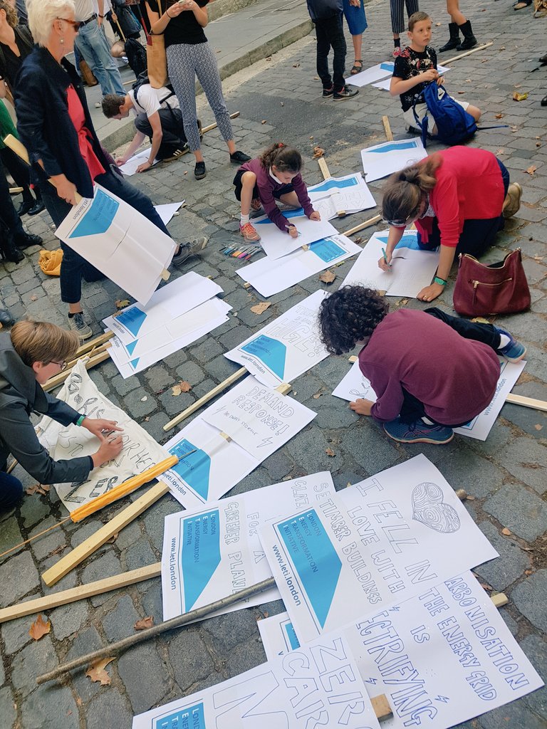 APapasifaki's tweet photo. Getting Ready for #ClimateStrike with #LETI supporters! https://t.co/c40OndSBWW