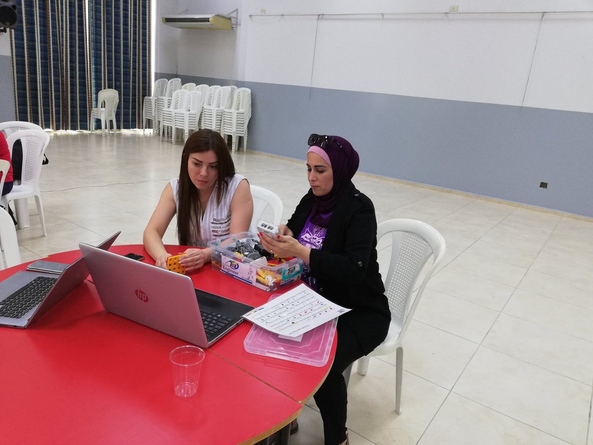 DaraziFarah's tweet photo. #STEMeducation
#thelittleengineer
#life time education
Robotics and coding session:
From construction to programing. @Hhhsinfo @dina_jradi @tlelebanon https://t.co/2HUTgzGL1c