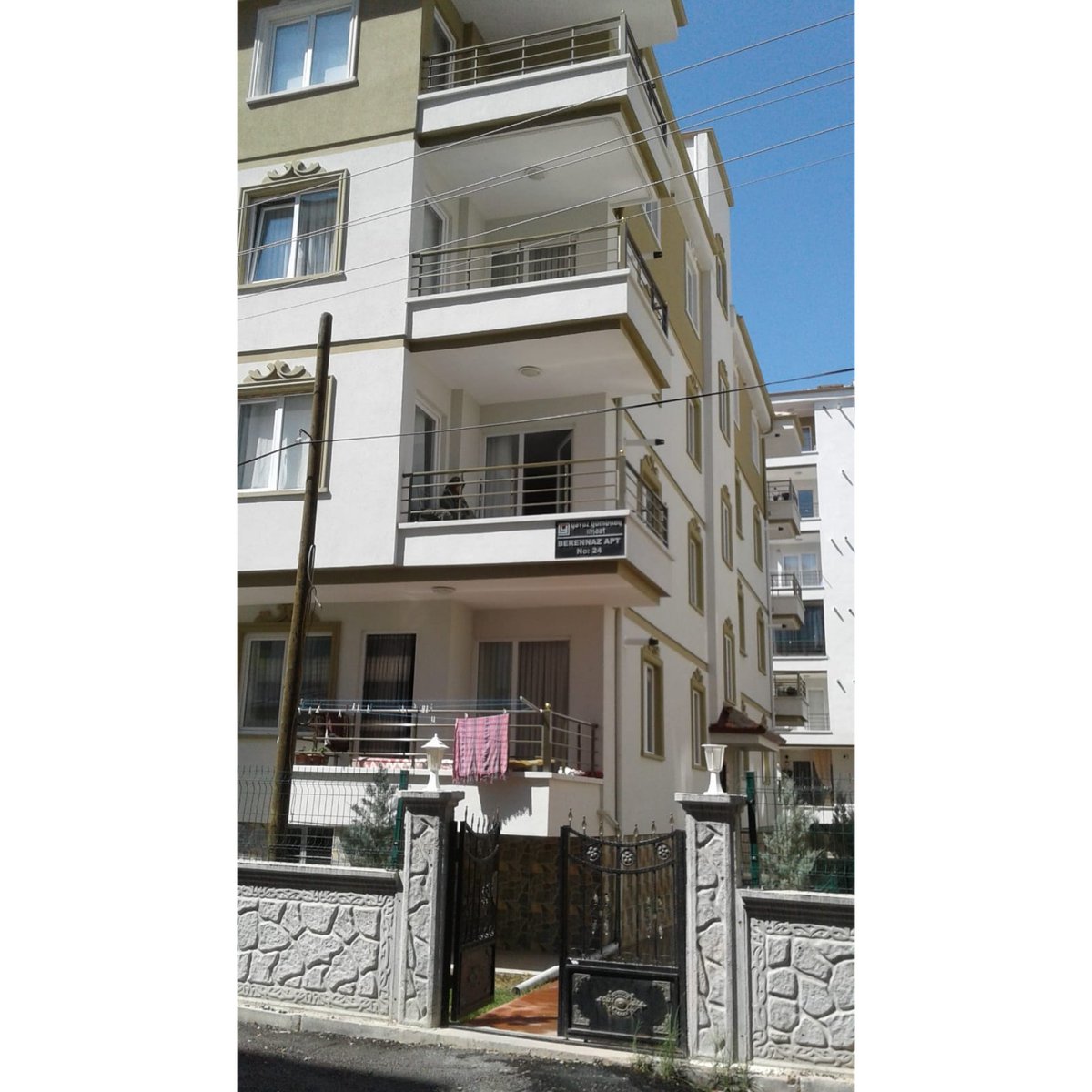 Armutlu Residence 
Alyanak Apartmanı
Berennaz Apartmanı
Haftalık genel temizliği tamamlanmıştır. Bina sakinlerimizin iyi günlerde kullanmalarını diliyoruz