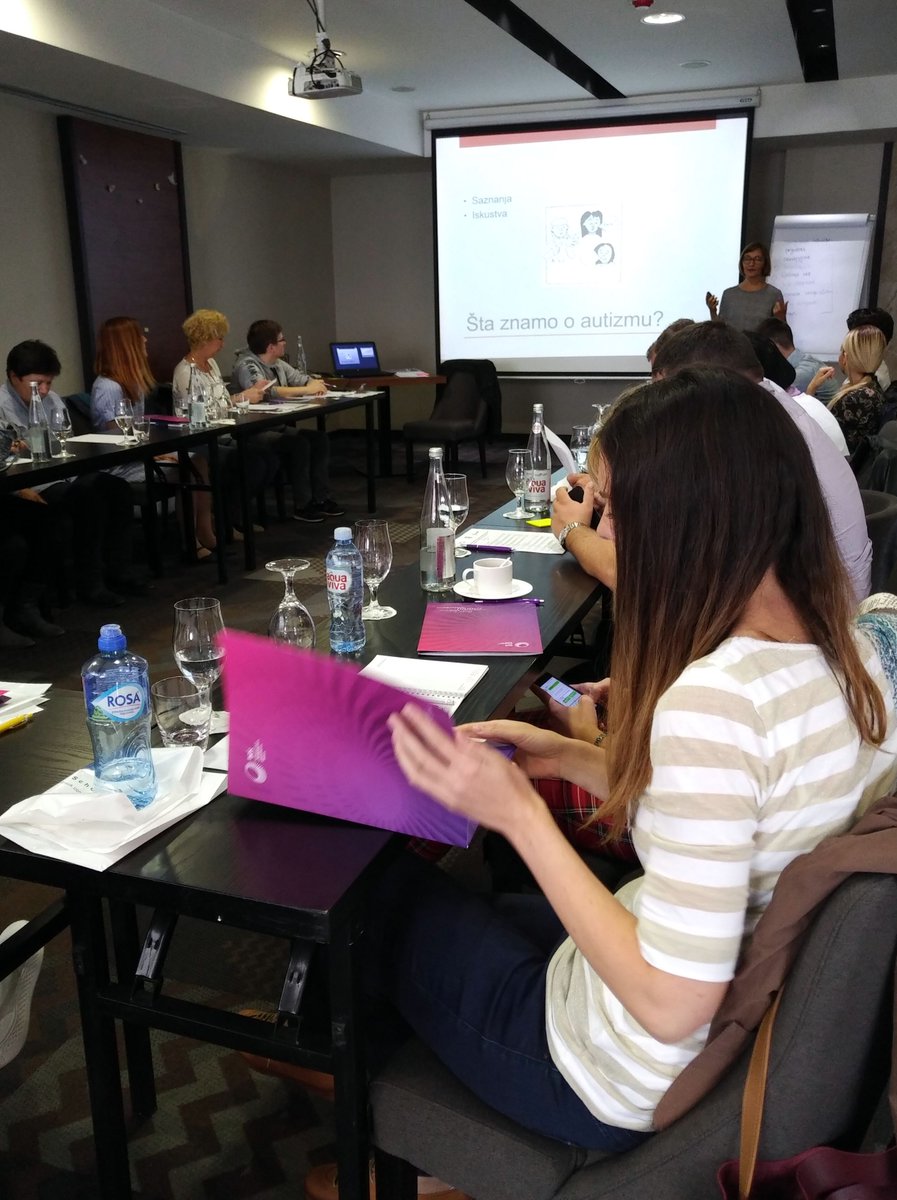 U toku je drugi dan obuke za nastavnike i stručne saradnike "Korak dalje ka sveobuhvatnim i kvalitetnim uslugama karijernog vođenja i savetovanja u srednjim školama - napredna obuka". Sa nama je Dana Džamić, ABA terapeut, sa kojom govorimo o autizmu.