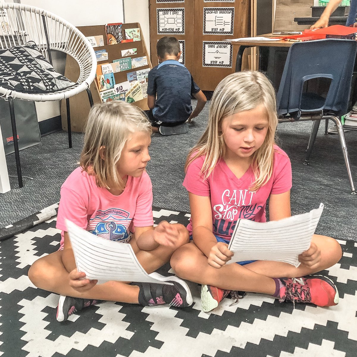 MrsStGermainEME's tweet photo. Our expectations for Buddy Reading are one of our daily mnemonic devices: EEKK “Elbow to Elbow, Knee to Knee - I read to you then you read to me.” If they need a reminder, I simply say “Eekk” &amp; they adjust! @EagleMountainEL @DrMarciaTate #EMSproud #EMEproud https://t.co/5JSrv3Y7Iu