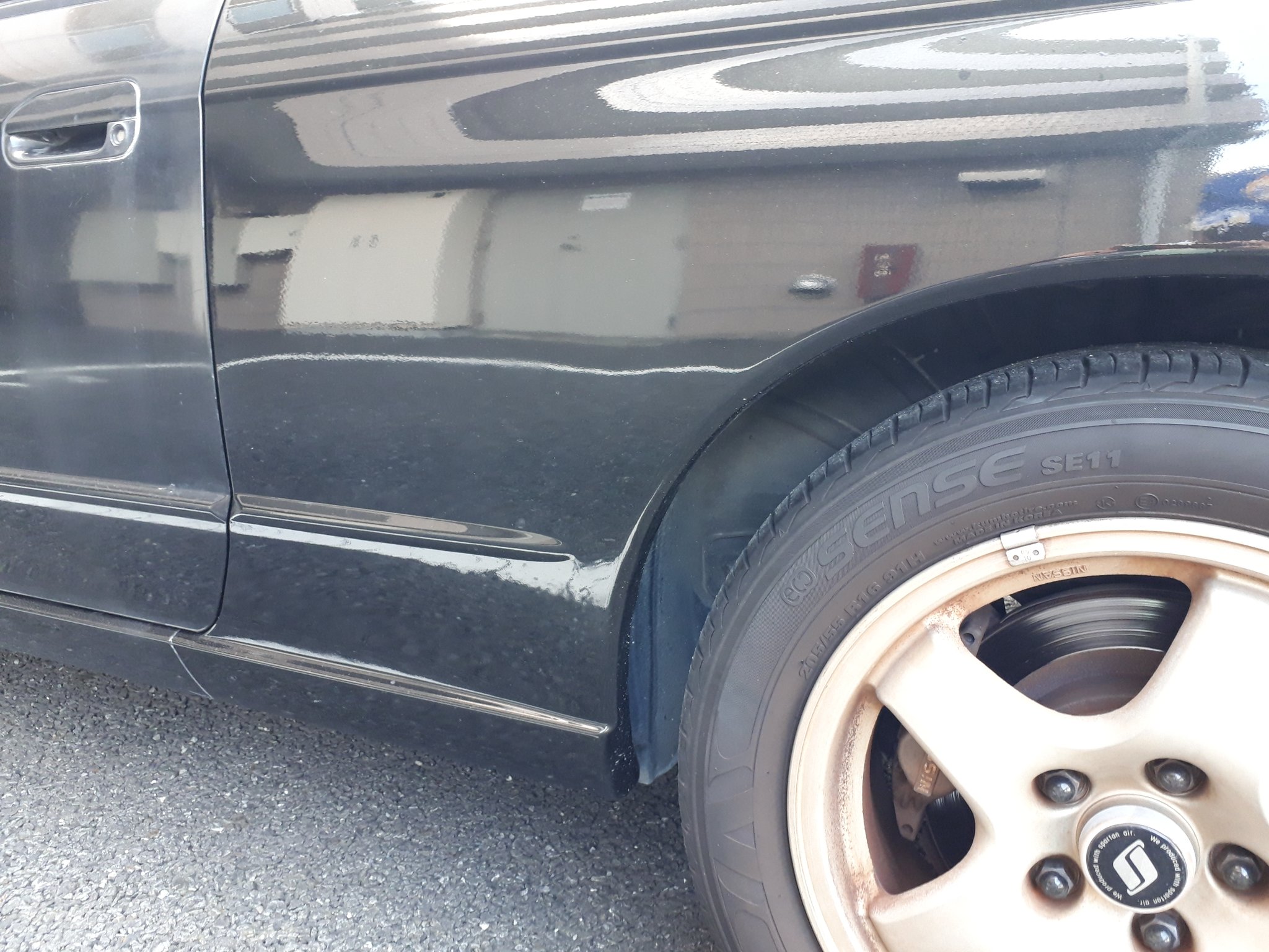 Yan 近くの修理屋さんでパテ埋めしてもらった どれぐらいもつか分からないが現状は完璧修復 円プラス消費税でけっして安くはないが 自分でやったらこのクオリティは無理だな 車キズ パテ 塗装 T Co 3rlfj6dguf Twitter