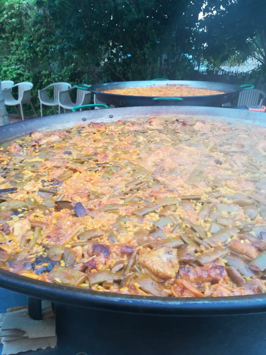 Ha llegado el día. Hoy es el #WorldPaellaDay Y aquí estamos listos para celebrarlo como toca <a href="/WorldPaellaDay/">World Paella Day</a>