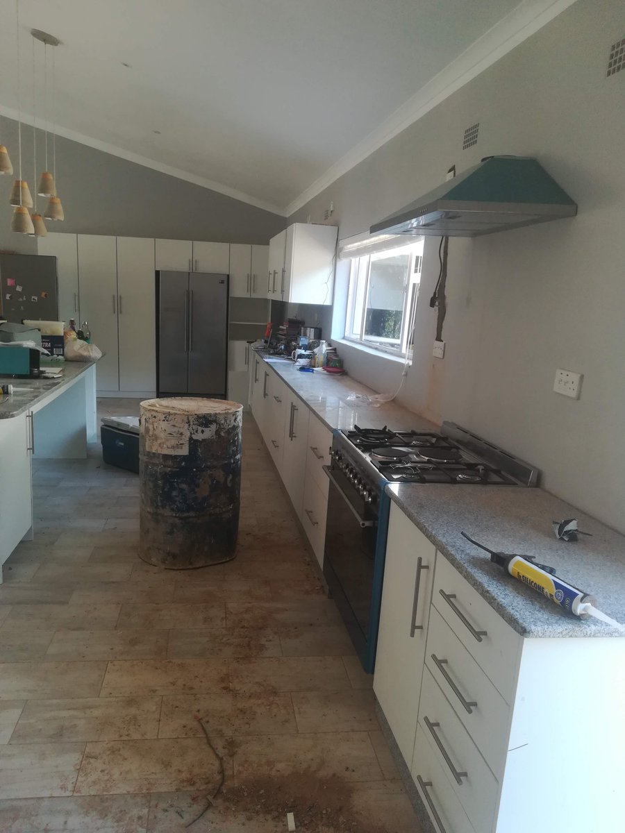 BlueSunCon's tweet image. Tiger Skin Granite Kitchen, BICs and Bathroom Vanities completed in Kambanji, Glen Lorne. 5 year guarantee on workmanship. Call or WhatsApp today for a free quotation. 0772 674 803 / 0719 264 148