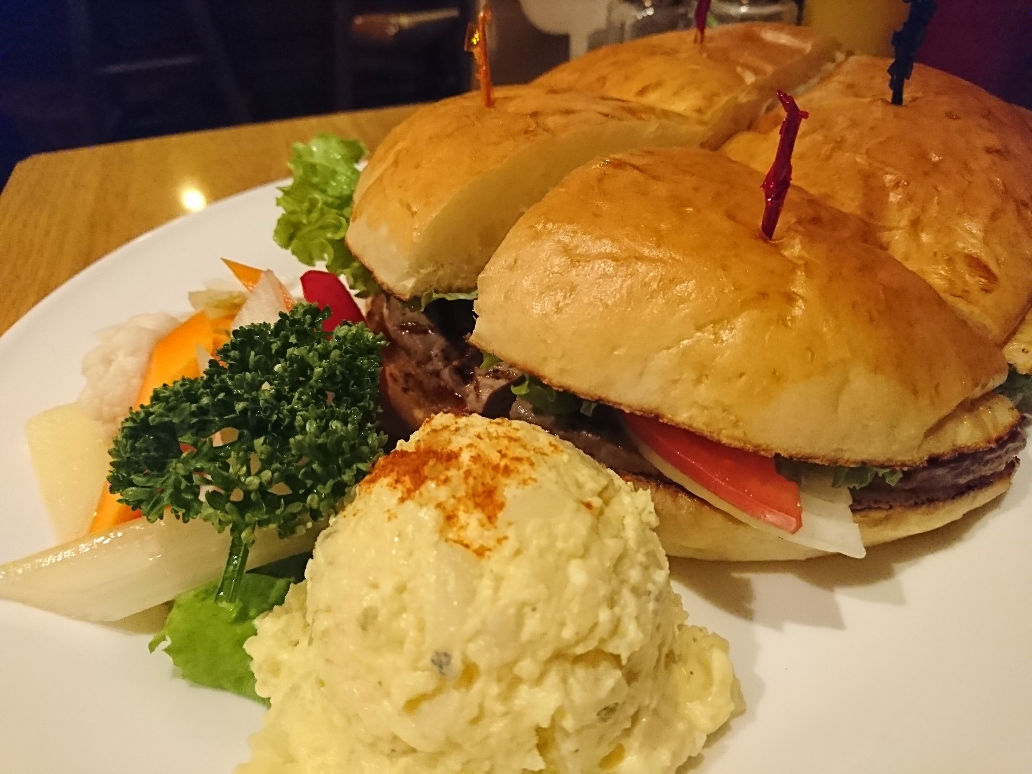 Lene On Twitter ジャック ター 炭焼きキャプテンズバーガー お酒好きとしては レシピ発祥の店で呑むカクテルはたまらない ハンバーガーもバンズもパティもきっちり作られてて美味しい
