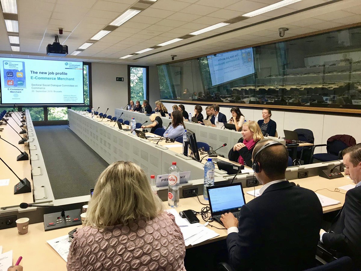 handelsverband's tweet photo. Sectoral Social Dialogue Committee on Commerce in Bruessel - HDE-Bildungsexpertin @Kathi__Weinert informiert über den neuen Ausbildungsberuf Kaufmann/Kauffrau im E-Commerce in Deutschland. #handel40 #ecommercekaufmann #nerdswanted #jetztschonprofi https://t.co/tqW8twgY9G