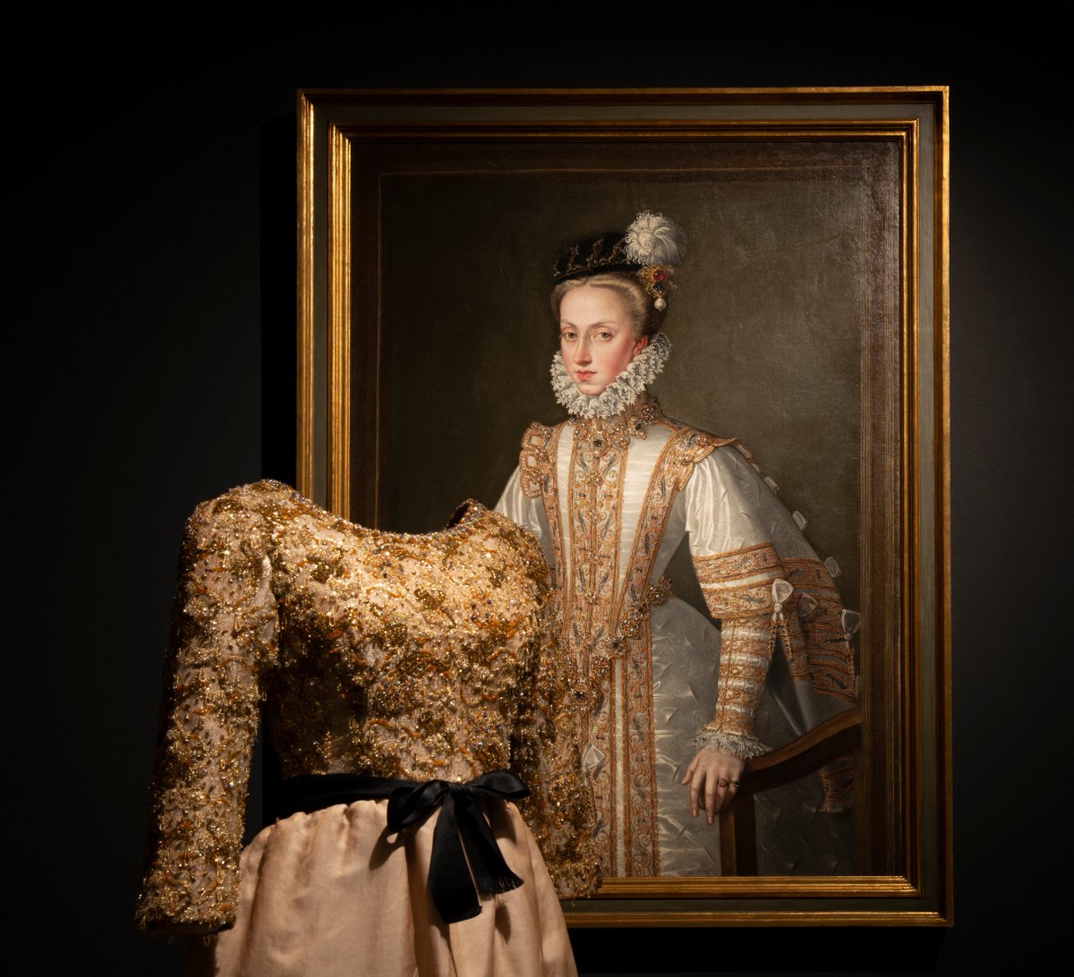 Perforar clérigo asesinato Museo Thyssen on Twitter: "Ante el éxito de la exposición Balenciaga y la pintura española, ampliamos el horario hoy viernes y el domingo hasta las 9 de noche https://t.co/n5oslswMtM https://t.co/uPwdEQpV6L" / Twitter Perforar clérigo asesinato Museo Thyssen on Twitter: "Ante el éxito de la exposición Balenciaga y la pintura española, ampliamos el horario hoy viernes y el domingo hasta las 9 de noche https://t.co/n5oslswMtM https://t.co/uPwdEQpV6L" / Twitter
