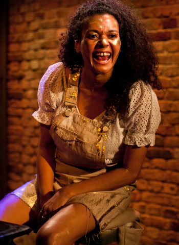Theatre-News.com Anna Bella Eema #review #AnnaBellaEema #arcolatheatre @arcolatheatre #LisaDAmour dlvr.it/RDVqBn