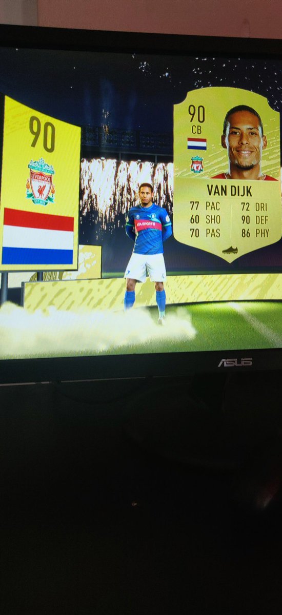 sufisuffix's tweet photo. Noo wayyy. No wayy! NO WAYYYYYYY!!!
#FIFA19 #FUT #FUTPACK https://t.co/xUNs6NBSAZ