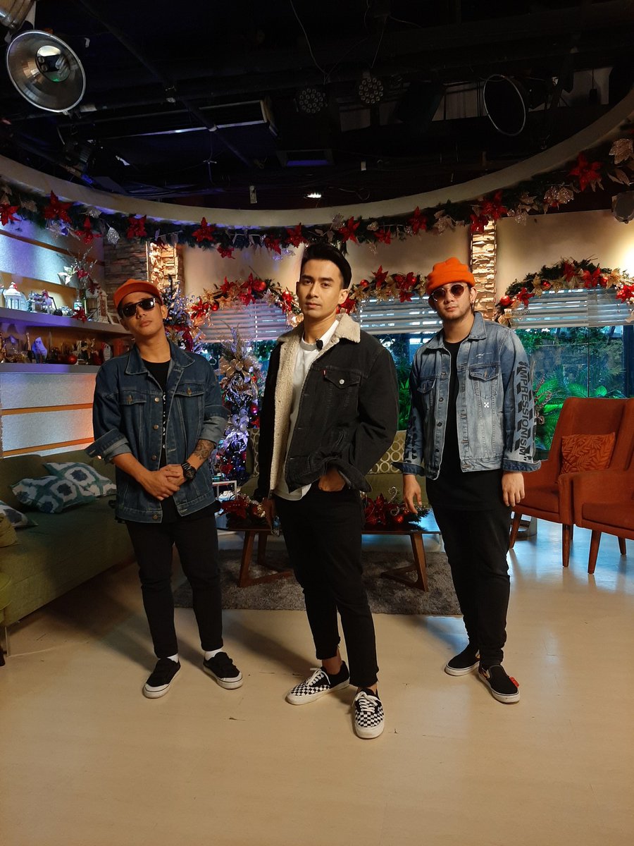 notsofamousph's tweet image. #NOTSOFAMOUS Artist-Producer Young JV performed his original song #BadForMe feat. Vera, with Klash Mac and Champoy live on Umagang Kay Ganda 🔥🇵🇭

Please like and follow @notsofamousph on Facebook for more exclusive photos and videos! 

Thank you so much @ukgdos 🙏🏻❤ @iamyoungjv_