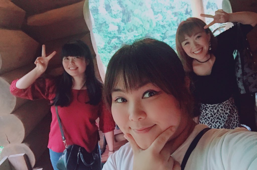 bbg_f8f66k's tweet image. 二日市の山奥で、美味しいご飯食べてきました♡久しぶりに、前菜とか出てくるご飯食べたかったのー😆🌸
久しぶりのなな先生にも、お会いできて嬉し❤️久留米ゆめタウンうろついて、美味しいドーナッツ🍩爆買いしてたら、10神アクターのみんないた！
アルバムリリースおめでとうございます！

#5five