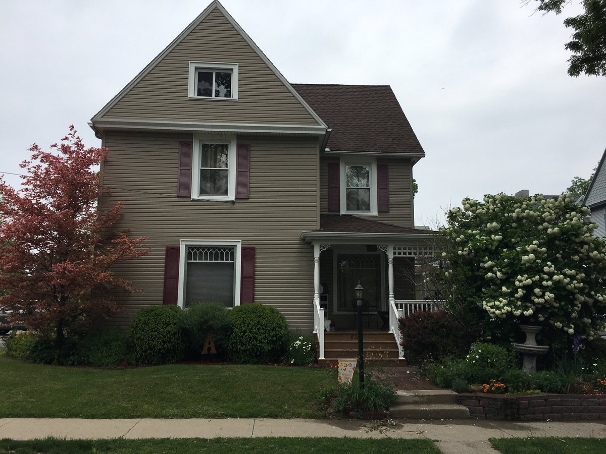 MKAJANDERSON's tweet photo. An end to a chapter! For 20 plus years Second Ave was more than an address. It's been a great place for our kids to grow up with a lot of good friends n family! We've moved and now there will be a chance for another family to begin their chapter. #itssold #biggerandbetter https://t.co/geZrYYVpJc