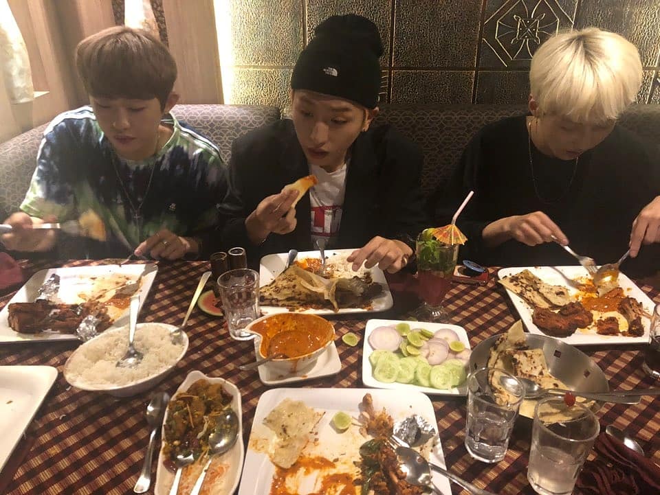 MontOfficial's tweet photo. [인도 투어중 _벵갈루루]
너무잘먹고있는거죠저희😆그런데 정말 너무맛있어요😂우리민트도 같이 먹었으면 좋겠다 정말😁
#몬트 #MONT #INDIA https://t.co/eY50MMRuyG