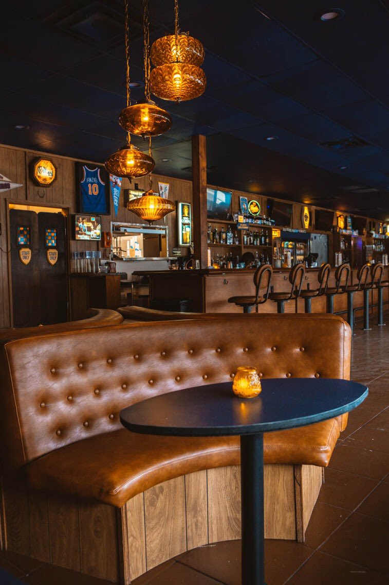 FraziersLongLow's tweet photo. Take a buddy to lunch today and come see us! We’re open everyday Noon to 2am.
#frazierslongandlow #austinlunch #southshoreaustin #drinkeatdrink https://t.co/WU1hQjl1Zk