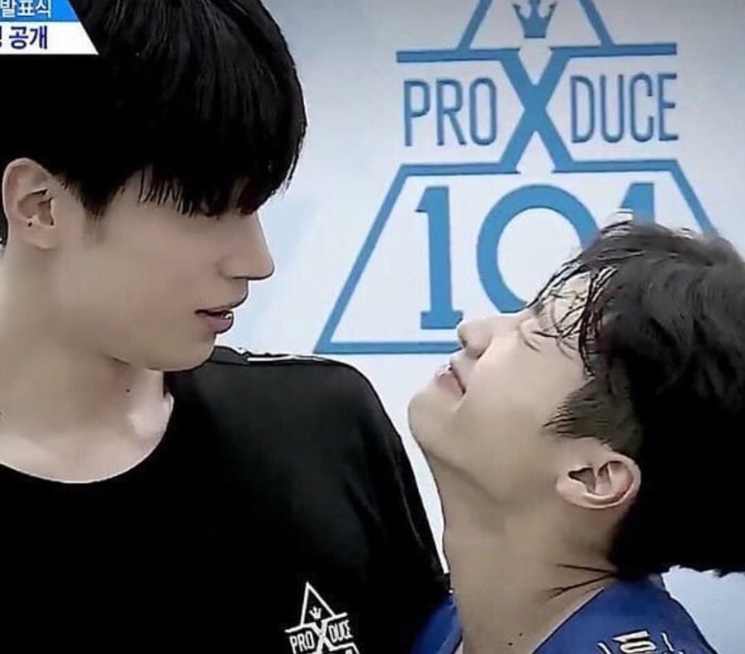 _FF_2_'s tweet image. #ซึงพโย
👥 : ทำไมช่วงนี้ดูห่างกับน้องจังคะ ไม่เหมือนเดิมแล้วหรอ

SW : เหมือนเดิมอยู่เสมอครับ แค่อยากให้เขาโตขึ้น รู้จักคนอื่นๆในวงมากขึ้น เพราะผมไม่สามารถอยู่กับเขาได้ตลอดเวลา ยังเป็นห่วง ยังใส่ใจ และอยู่ข้างๆเสมอหันมาตอนไหนก็จะเจอผมอยู่เหมือนเดิมเสมอครับ ผมมีความสุขที่เขาโตขึ้น