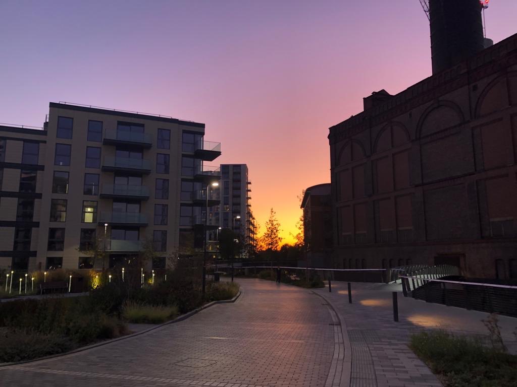 Our team managed to capture this incredible #sunset in #London yesterday after attending the grand opening of The Tower at #ChelseaWaterfront

To find out about all of our London properties, please visit circalondon.com
