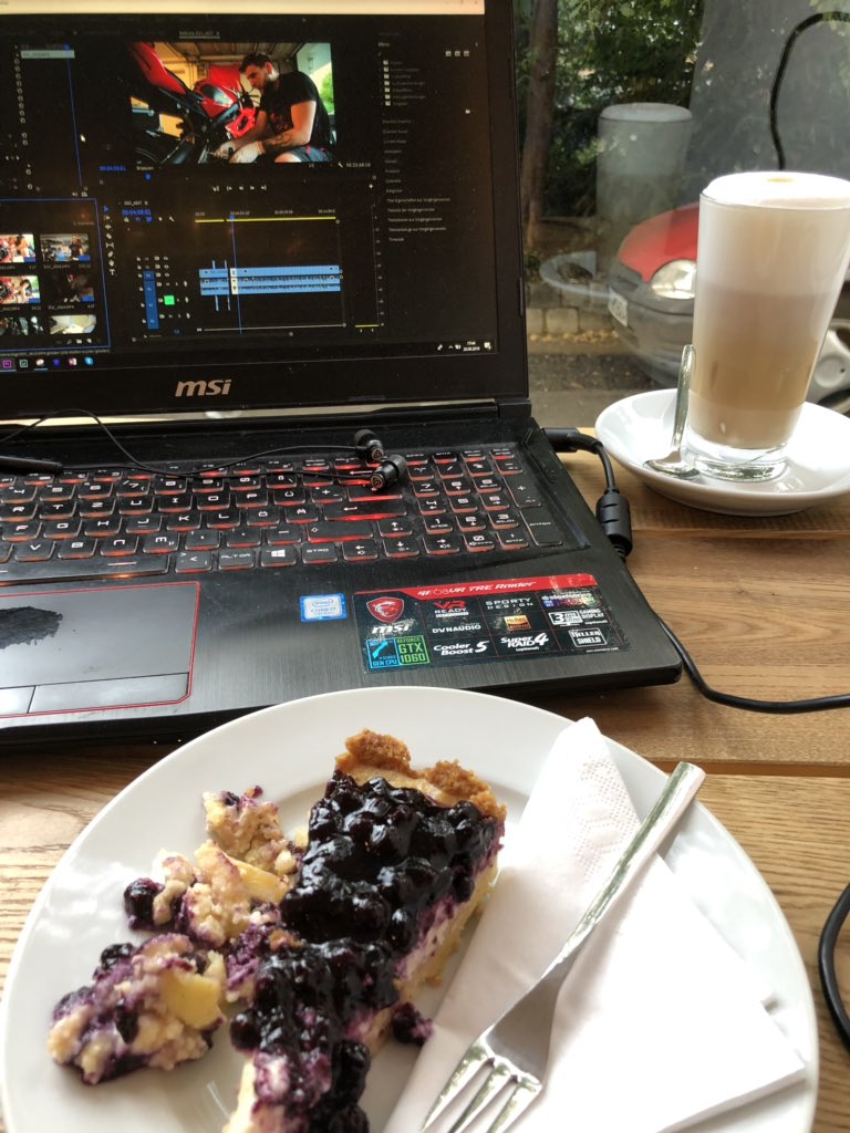 Schiochip's tweet photo. Bevor es Sonntag nach Berlin geht noch schnell ein paar andere Projekte vorantreiben💪🏻 HR, Videokram und Motorräder - Leidenschaft kann sehr vielseitig sein ;) 

#youtube #adobe #mototech #afterworkwork https://t.co/t2SDtwOAdL
